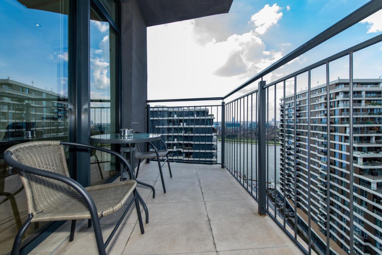 Luxury In Waterfront With Views Apartment