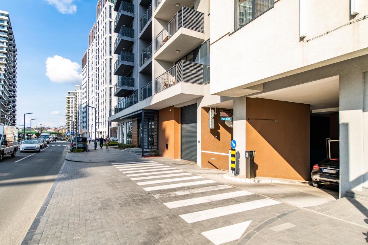 Luxury In Waterfront With Views Apartment